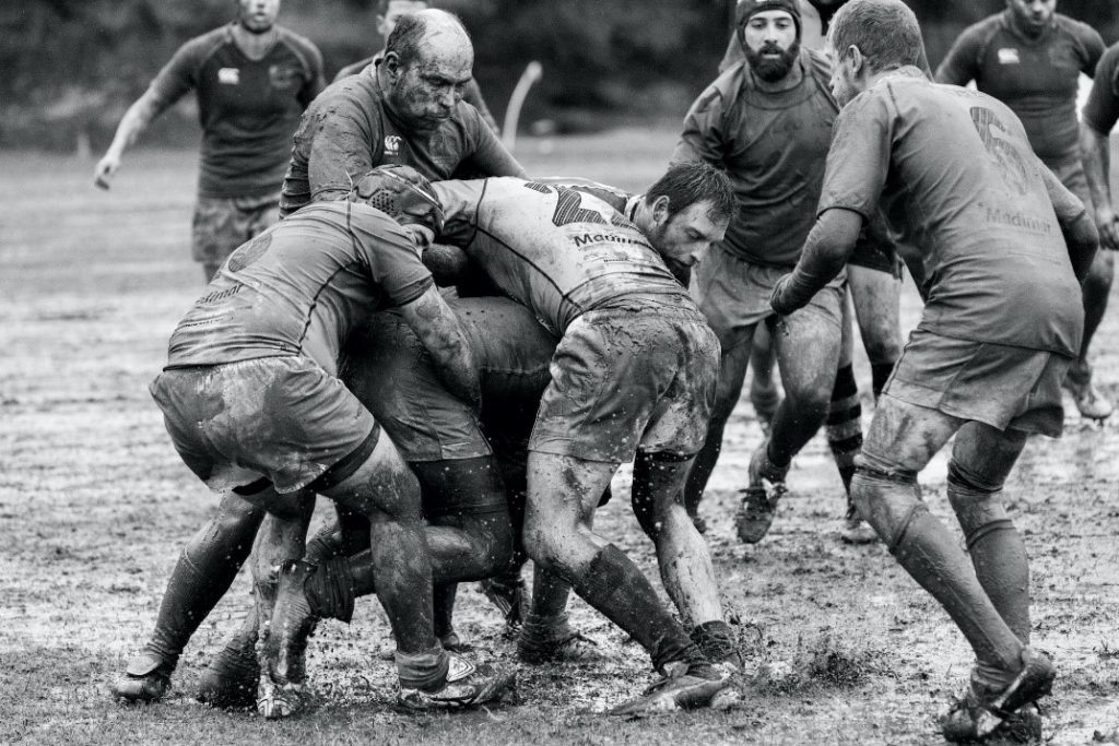 Zdjęcie graczy w rugby autorstwa Quino Al z Unsplash